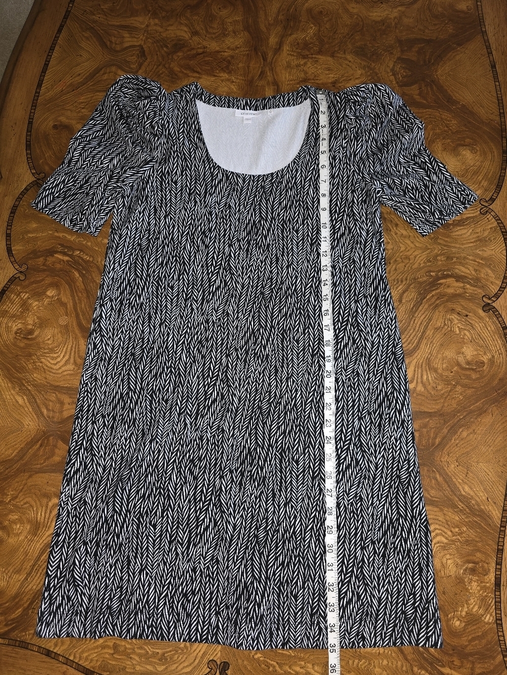 Chico's Zenergy Black Puffed Sleeves Abstract Lines Knit Dress Size 1 ( Medium) - Picture 8 of 8
